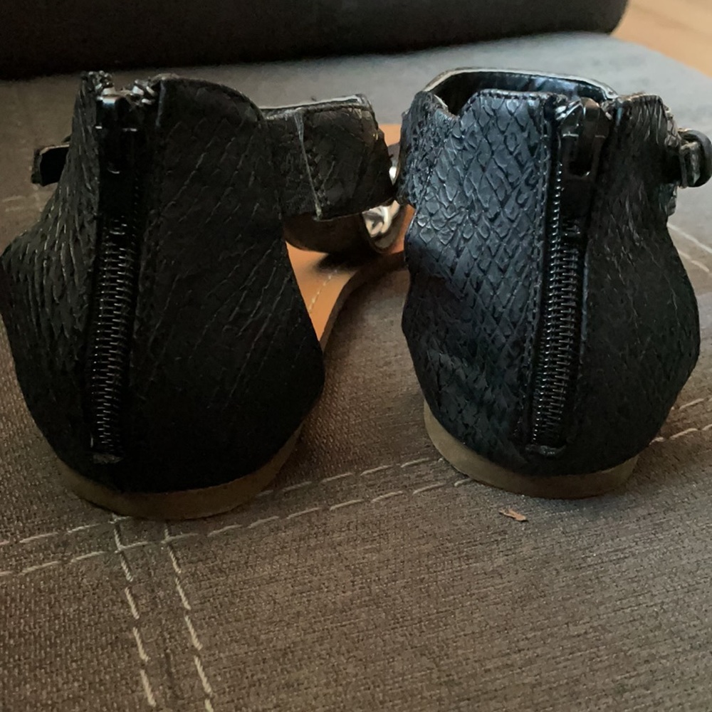 GUESS Sandals - Picture 10 of 16